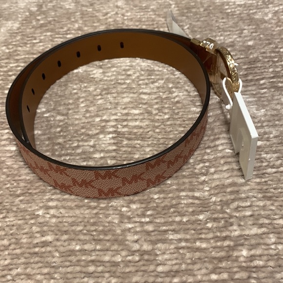Authentic Micheal Kors reversible leather belt with buckle - Picture 2 of 4